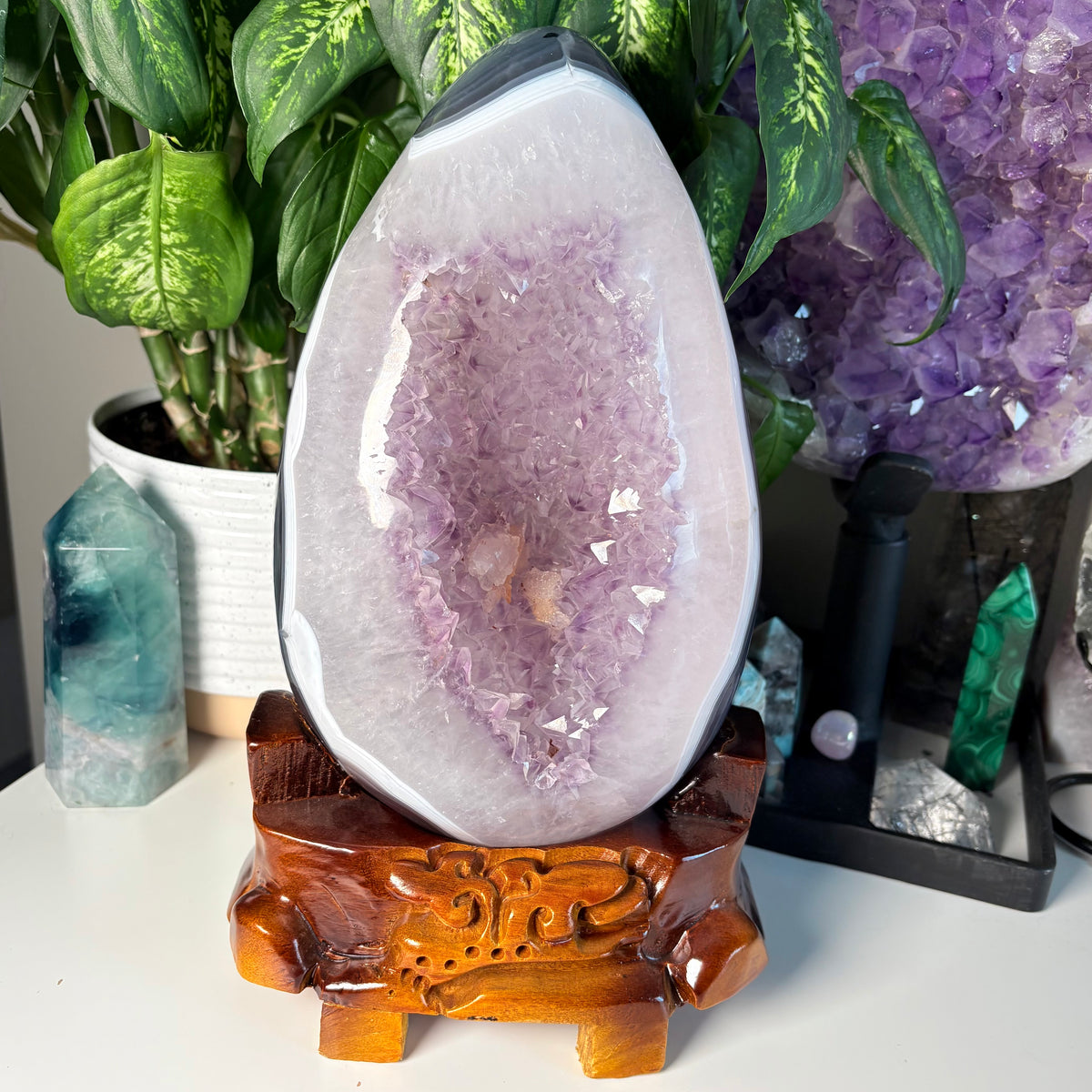 AGATE AMETHYST EGG W/ CALCITE INCLUSION
