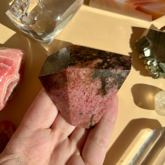RHODONITE GUSHERS