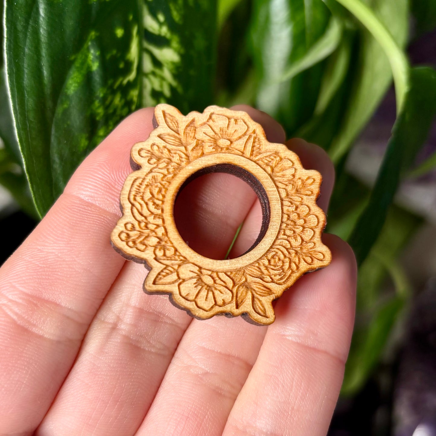 SPHERE STAND - FLOWER WREATH #1