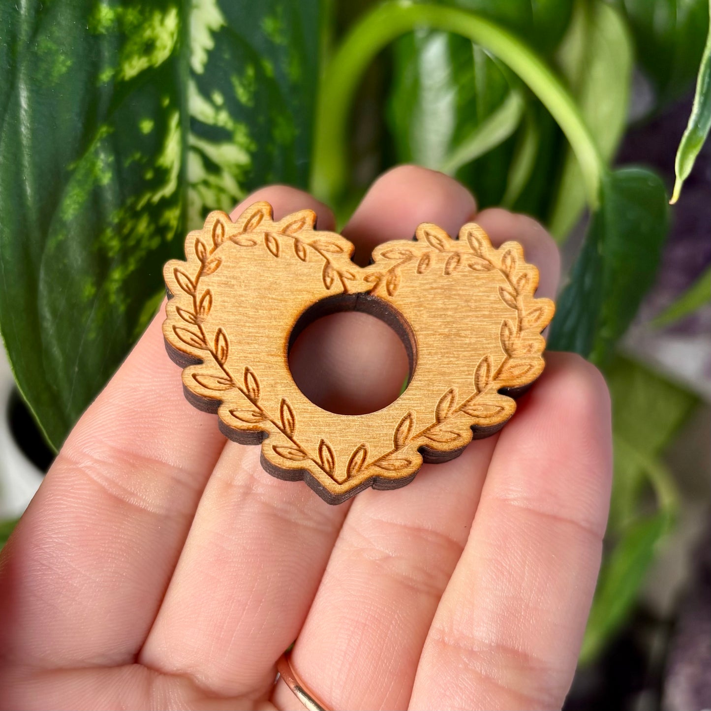 SPHERE STAND - DETAILED HEART #1