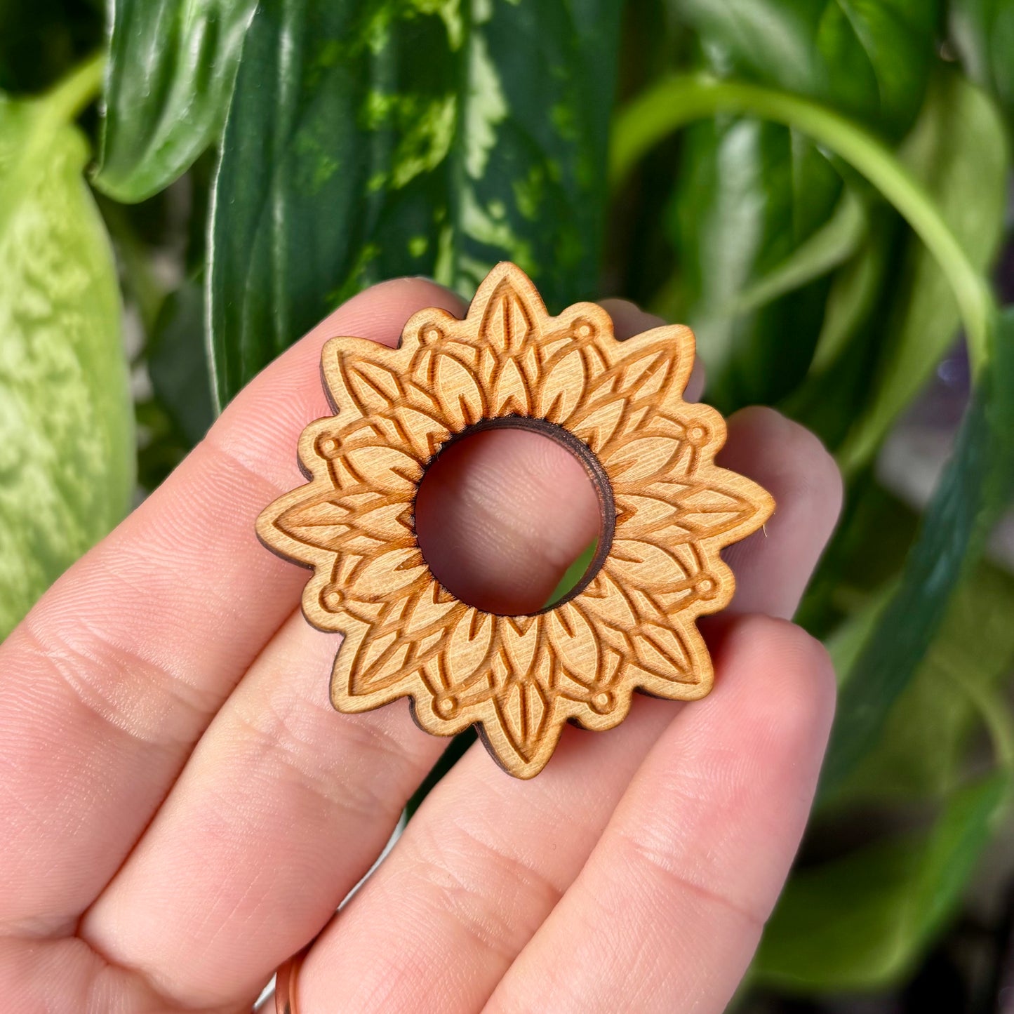 SPHERE STAND - DETAILED FLOWER #3