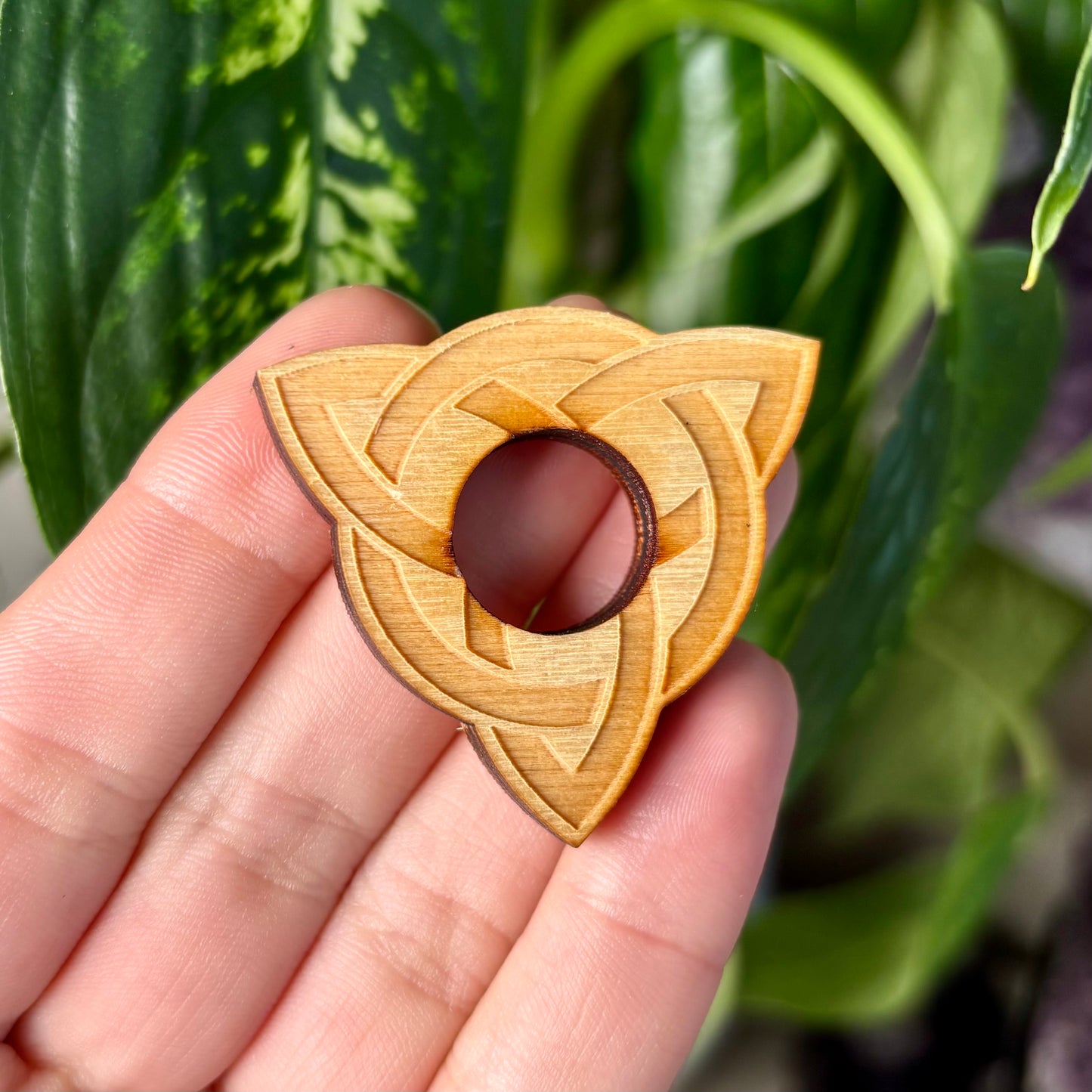 SPHERE STAND - CELTIC KNOT
