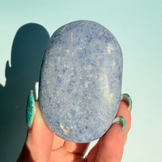 DUMORTIERITE PALMSTONE