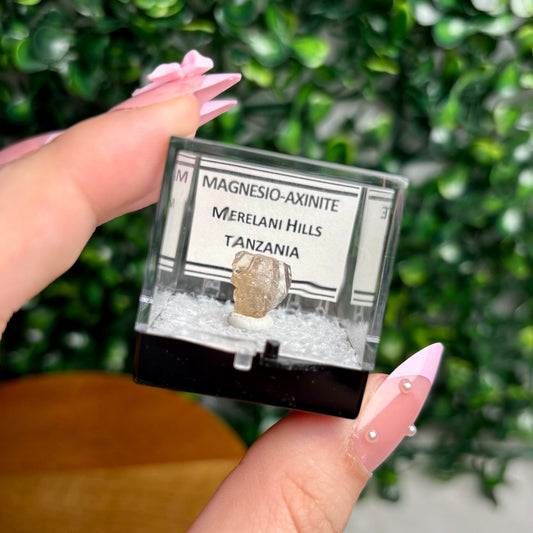 MAGNESIO-AXINITE SPECIMEN